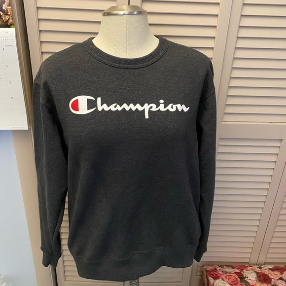 Champion Tops - 💖NWOT CHAMPION SWEATSHIRT💖